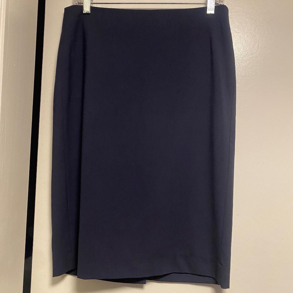 THEORY navy straight skirt with stretch, size 6